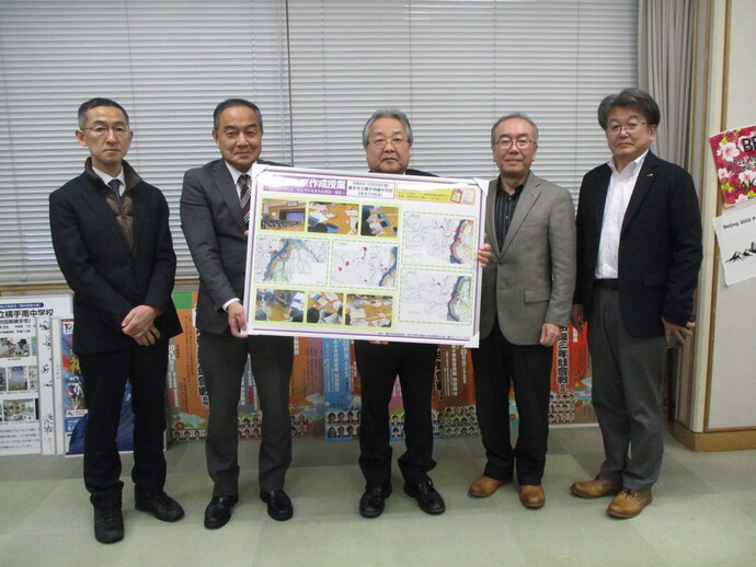 教育長と特定非営利活動法人秋田県防災士会ならびに横手ロータリークラブの皆さん