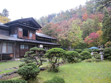主屋と主庭の写真