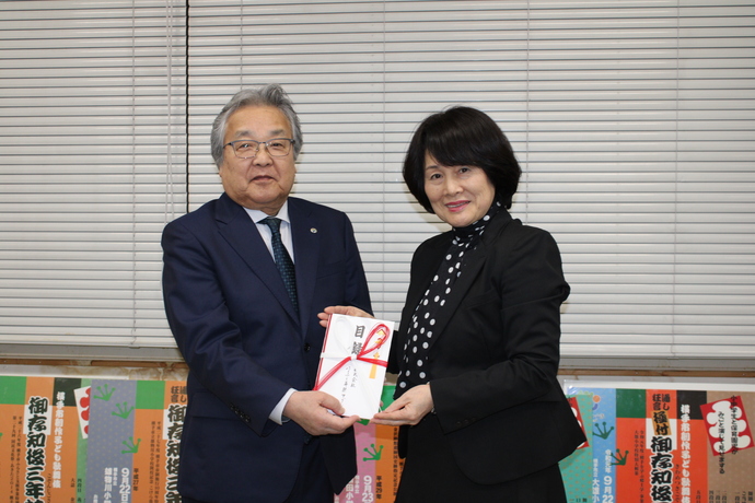 教育長と株式会社ふるさと葬祭アグレム代表取締役常務　菅原　千秋様