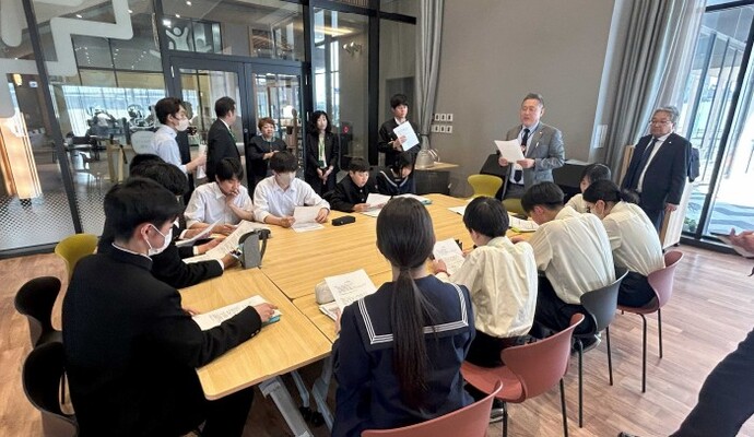 市の担当職員との顔合わせの様子