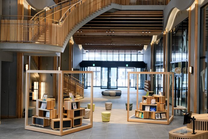 写真：1階わいわいぷらざ側の写真