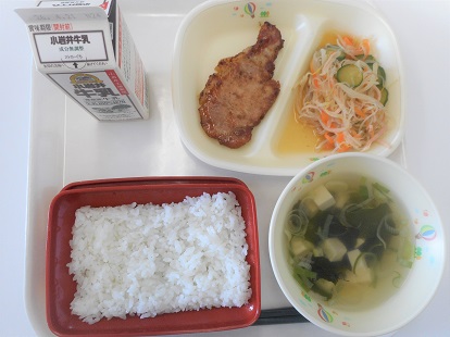 3月8日の給食の写真