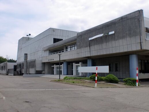 横手市民会館外観