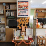 連携企画展示「ちいさな認知症としょかん」平鹿図書館の様子